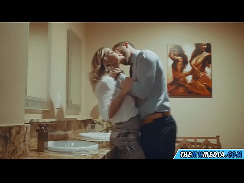 ❤️ کله چې یو ښکلی سپین رنګ تاسو په عامه تشناب کې جذبوي ﹏